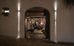 Uve Rooms&Wine Bar