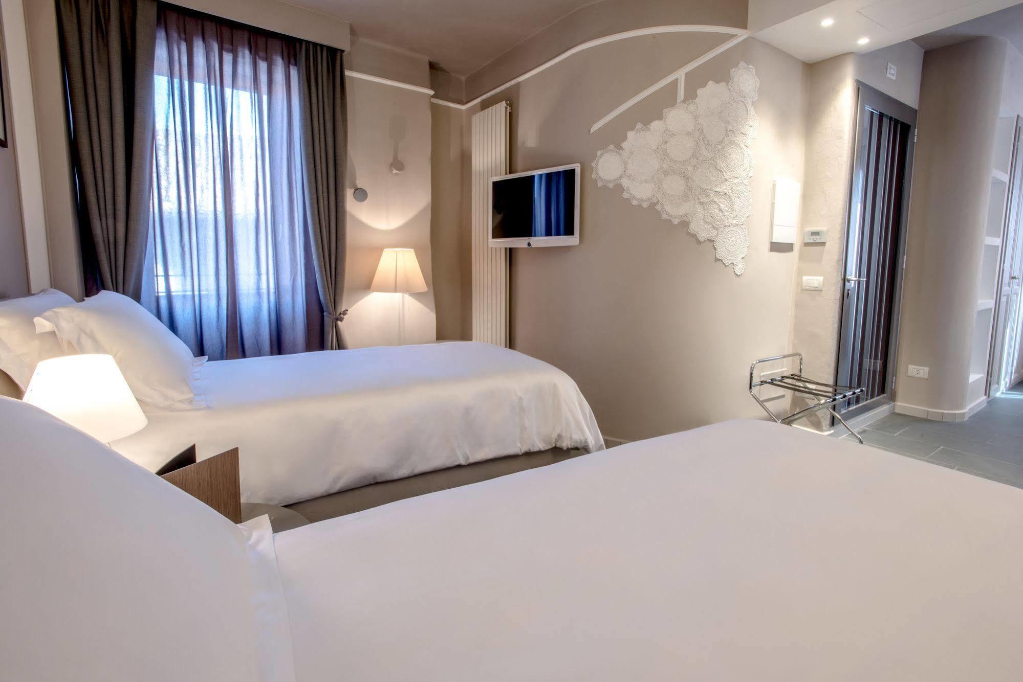 Uve Rooms&Wine Bar La Morra Exterior foto